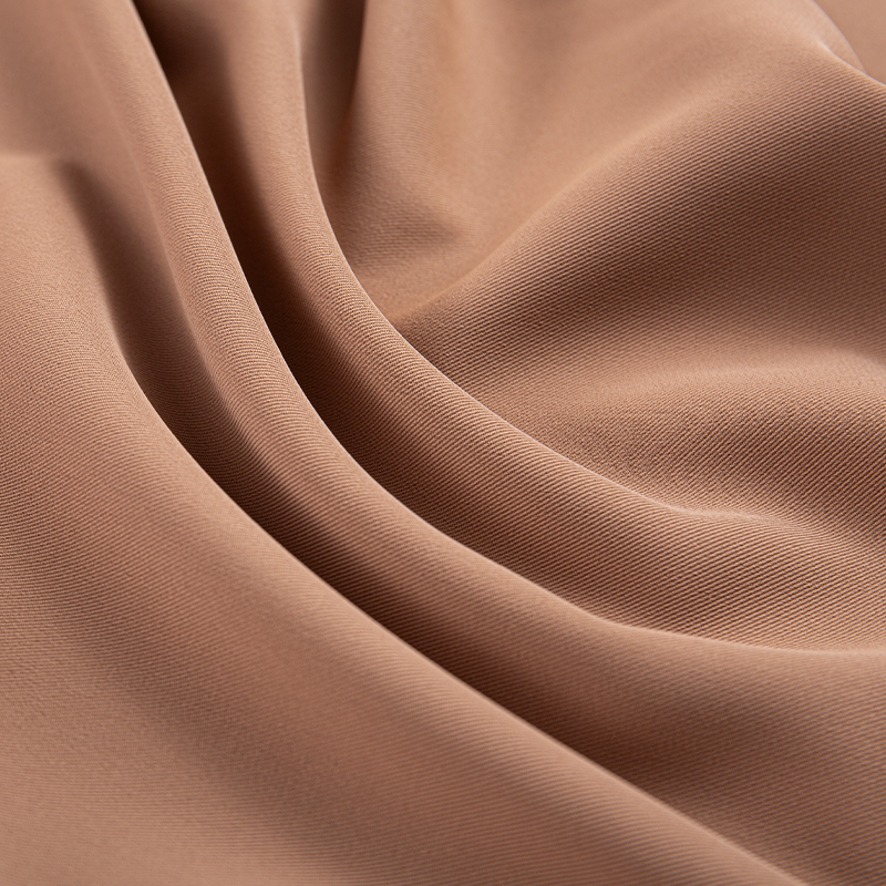 DS347 220GSM สีน้ำตาลอ่อนยืดหยุ่นสูง Anti-Wrinkle Skin-Friendly Matte Filament 3/1 เฉียงโพลีเอสเตอร์ spandex ผ้ายืด 4 ทิศทาง